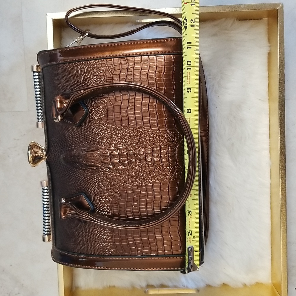 GORGEOUS Bronze Crocodile Print Purse - Picture 6 of 8